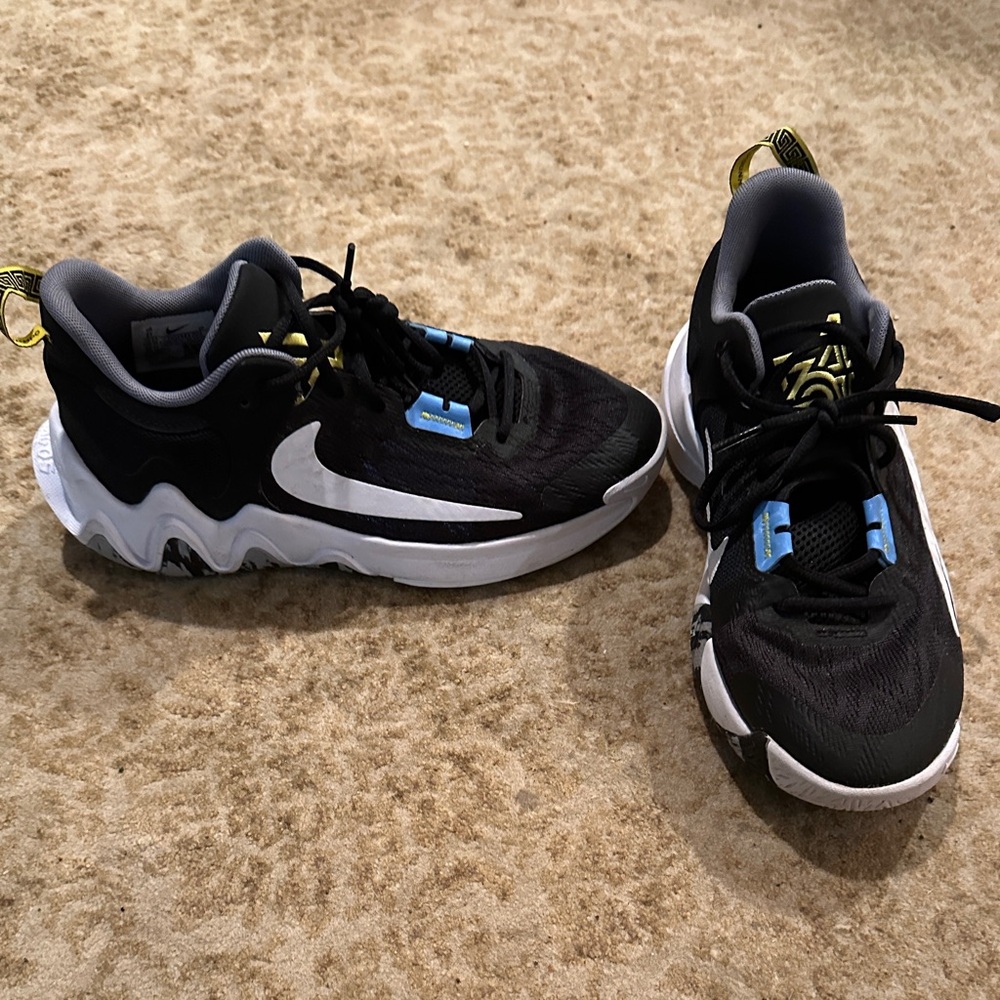 Boys Size 6 Nike Shoes